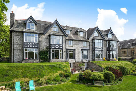 16 Heathcliffe Court, Redhills Road... 3 bed apartment for sale