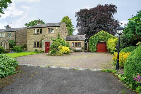 3 Old Road, Clapham, LA2 8JH 3 bed detached house for sale