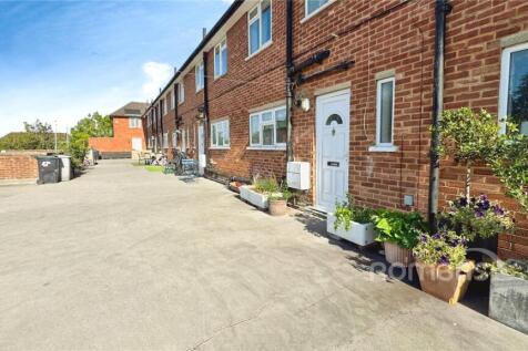 Packhorse Road, Gerrards Cross... 3 bed maisonette for sale