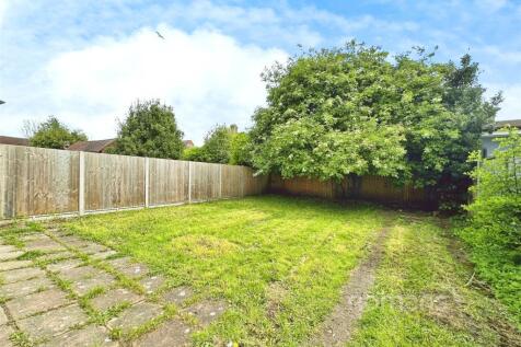Pear Tree Avenue, West Drayton 3 bed semi