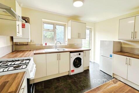 Pear Tree Avenue, West Drayton 3 bed semi