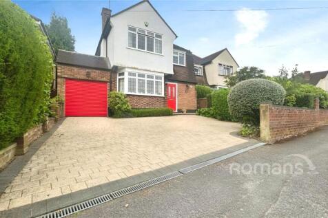 Court Drive, Uxbridge 3 bed detached house for sale