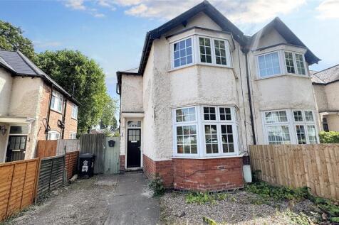 Humberstone Drive, Leicester... 3 bed semi