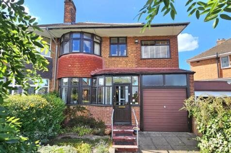 3 bedroom semi-detached house for sale