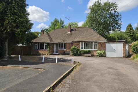 Cambridge Avenue, Solihull 2 bed detached bungalow for sale