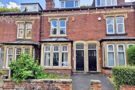 Grove Gardens, Leeds 4 bed terraced house for sale