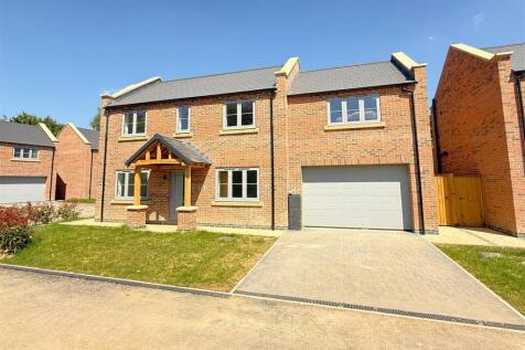 5 bedroom detached house for sale