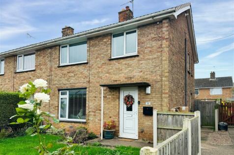 3 bedroom semi-detached house for sale