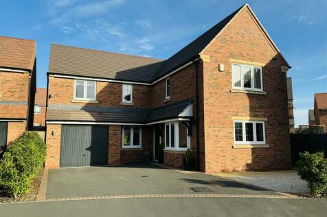 4 bedroom detached house for sale