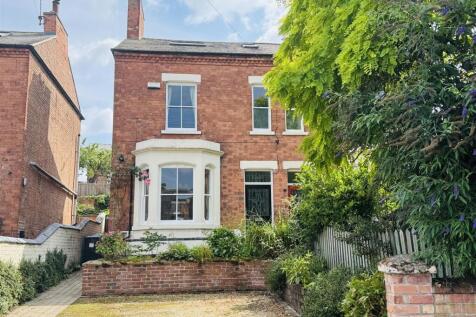 Bingham Road, Radcliffe on Trent... 4 bed semi
