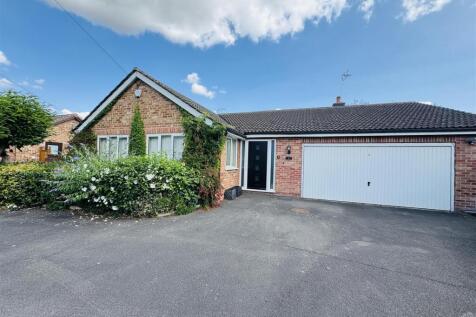 4 bedroom detached bungalow for sale