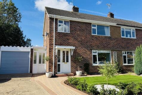 3 bedroom semi-detached house for sale