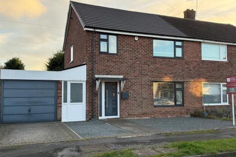 3 bedroom semi-detached house for sale