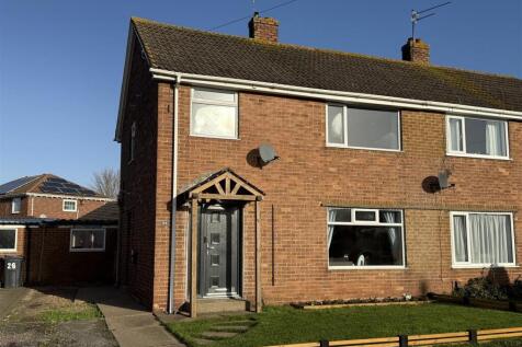 3 bedroom semi-detached house for sale