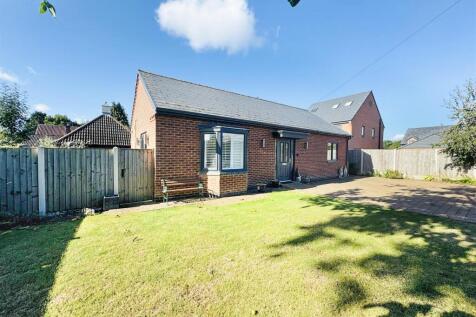 2 bedroom detached bungalow for sale