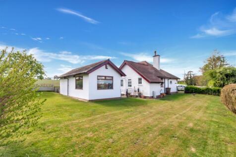Evesham Road, Wick, Pershore 3 bed detached bungalow for sale
