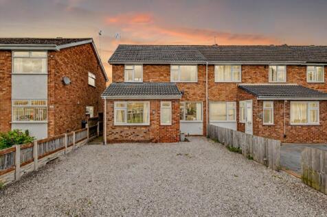 4 bedroom end of terrace house for sale