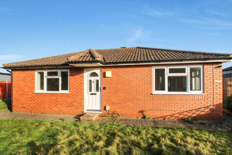 Lawnside, Biggleswade, SG18 2 bed bungalow for sale