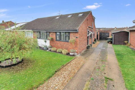 Paddock Close, Clapham, Bedford, MK41 4 bed semi