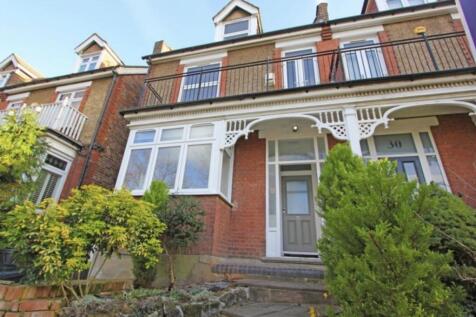 32 Mayfield Road, South Croydon... 2 bed maisonette for sale