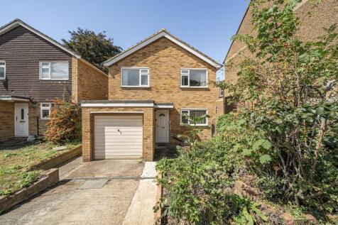 Glossop Road, Sanderstead, Surrey... 3 bed detached house for sale