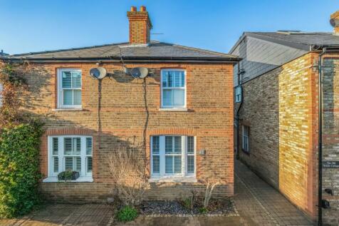 2 bedroom semi-detached house for sale