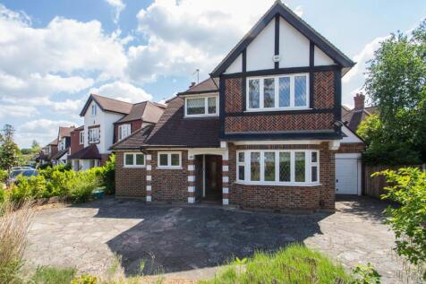 Cumberland Drive, Esher, KT10 3 bed detached house for sale