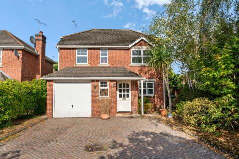 St. Andrews Gardens, Cobham, KT11 4 bed detached house for sale