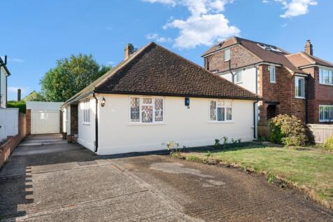 Medina Avenue, Esher, KT10 2 bed detached house for sale