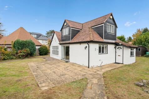 Manor Drive, Esher, KT10 3 bed chalet for sale