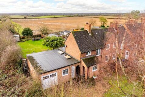 Bycell Road, Maids Moreton... 3 bed semi