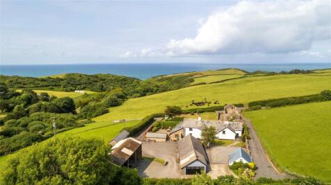 6 bedroom detached house for sale