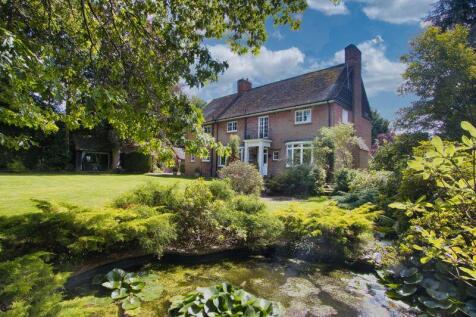 Chobham, Surrey 4 bed detached house for sale