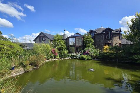 6 bedroom detached house for sale