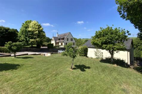 6 bedroom detached house for sale