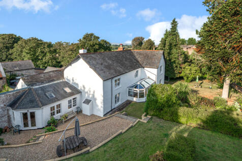 6 bedroom detached house for sale
