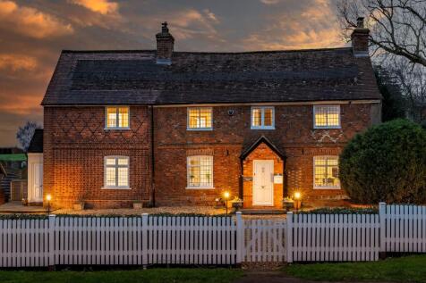 6 bedroom detached house for sale