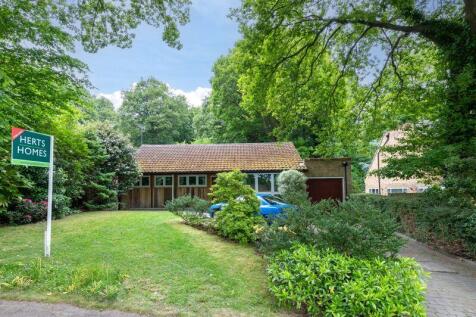 Reddings, Welwyn Garden City AL8 4 bed detached bungalow for sale