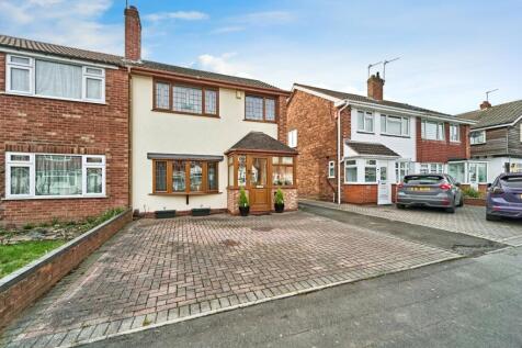 3 bedroom semi-detached house for sale