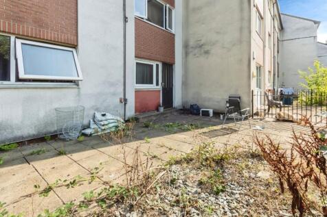 1 bedroom ground floor flat for sale