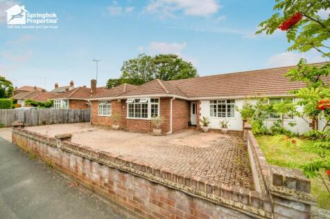 4 bedroom semi-detached bungalow for sale