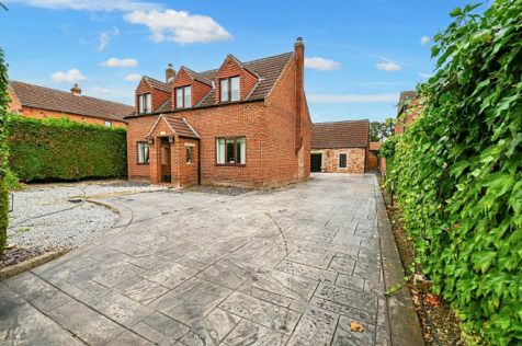 2 bedroom detached house for sale