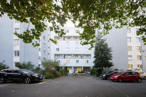 Studio flat for sale