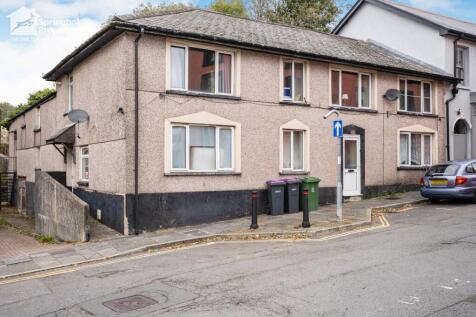 5 bedroom semi-detached house for sale