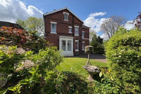 5 bedroom semi-detached house for sale