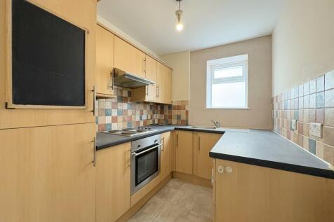 4 bedroom end of terrace house for sale