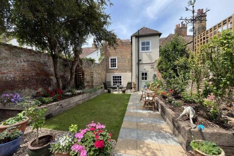 Fisher Street, Sandwich 3 bed terraced house for sale