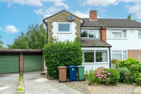 Roberts Close, Headington, OX3 3 bed semi