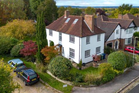 4 bedroom link detached house for sale