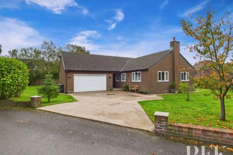 Rheda Park, Frizington CA26 4 bed detached bungalow for sale